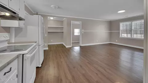 Living - 2484 5 Cent Rd, Williamston, NC 27892 photo 5 of 6