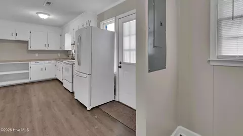 Entry Way - 2484 5 Cent Rd, Williamston, NC 27892 photo 1 of 1