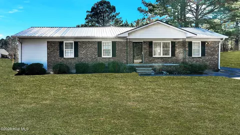 2484 5 Cent Rd, Williamston, NC 27892