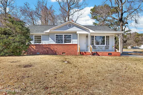 209 Cardinal Rd, Jacksonville, NC 28546