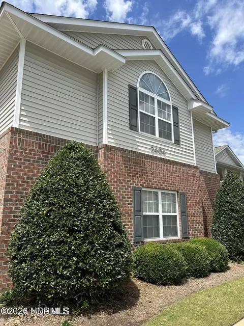 2404 King Richard Ct #E, Greenville, NC 27858