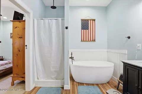 Bath - 657 Washboard Ave, Mount Olive, NC 28365 photo 2 of 2