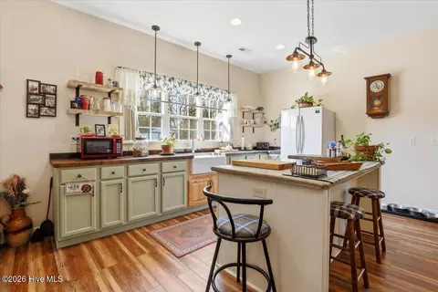 Kitchen - 657 Washboard Ave, Mount Olive, NC 28365 photo 4 of 5