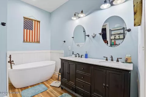 Bath - 657 Washboard Ave, Mount Olive, NC 28365 photo 1 of 2