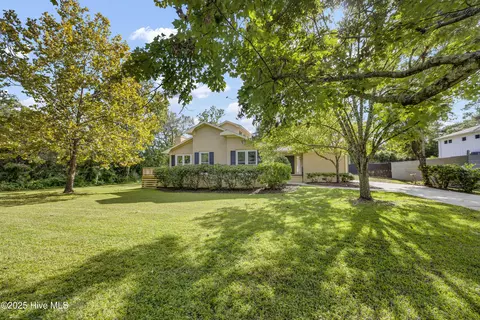 103 Herring Dr, Southport, NC 28461