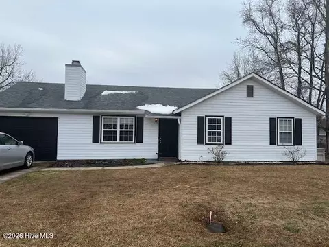 452 Hunting Green Dr, Jacksonville, NC 28546