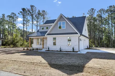 101 Captains Ln, Sneads Ferry, NC 28460