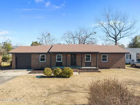 1414 Davis St, Jacksonville, NC 28540