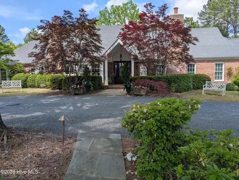 845 Lake Dornoch Dr, Pinehurst, NC 28374