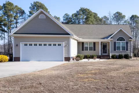111 New Pine Ln, Clinton, NC 28328