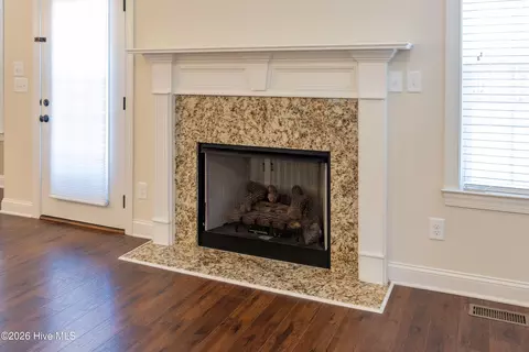 Living - 111 New Pine Ln, Clinton, NC 28328 photo 3 of 4