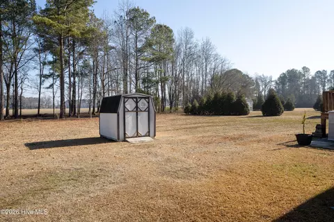 Exterior - 111 New Pine Ln, Clinton, NC 28328 photo 4 of 6