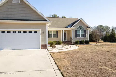 Exterior - 111 New Pine Ln, Clinton, NC 28328 photo 2 of 6