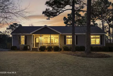 613 Long Leaf Acres Dr, Wilmington, NC 28405