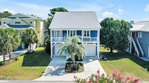 822 Cutter Ct, Kure Beach, NC 28449
