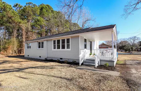 1800 Hargett St, Jacksonville, NC 28540