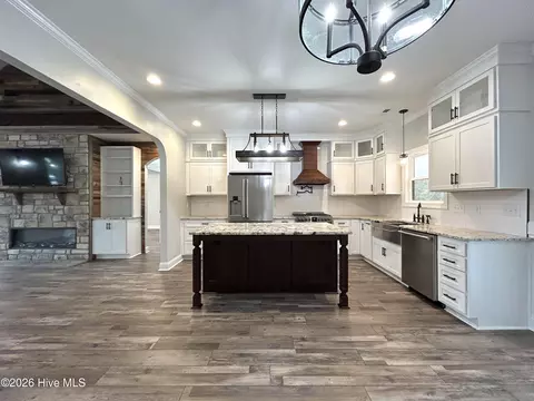 Kitchen - 1269 Deep Bottom Rd, Wallace, NC 28466 photo 10 of 11