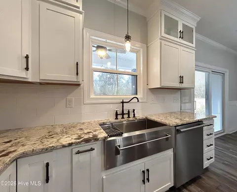 Kitchen - 1269 Deep Bottom Rd, Wallace, NC 28466 photo 6 of 11
