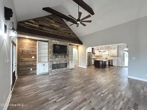 Living - 1269 Deep Bottom Rd, Wallace, NC 28466 photo 4 of 7
