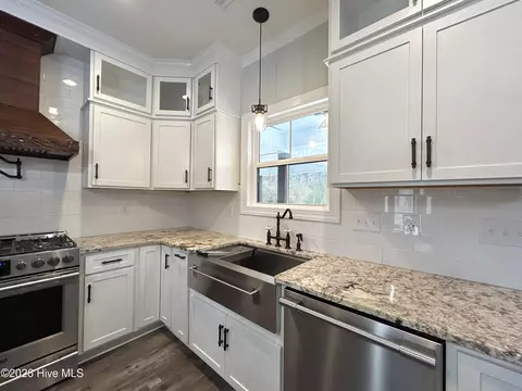 Kitchen - 1269 Deep Bottom Rd, Wallace, NC 28466 photo 7 of 11