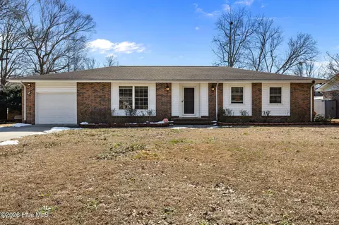 107 Estate Dr, Jacksonville, NC 28540
