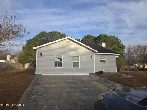 442 Dion Dr, Hubert, NC 28539