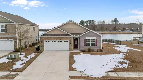 714 Lake Tyler Dr, New Bern, NC 28560