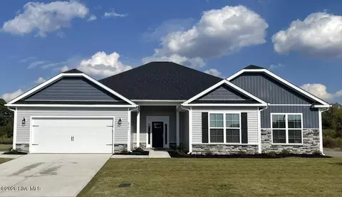 186 Seashore St, Grimesland, NC 27837