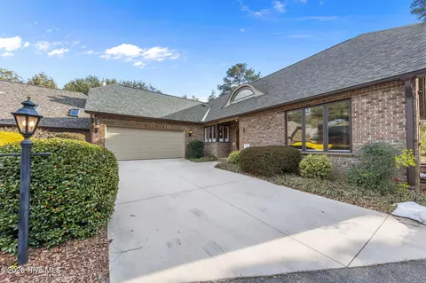 4 Chalford Pl, Pinehurst, NC 28374