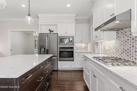 Kitchen - 4 Chalford Pl, Pinehurst, NC 28374 photo 4 of 7