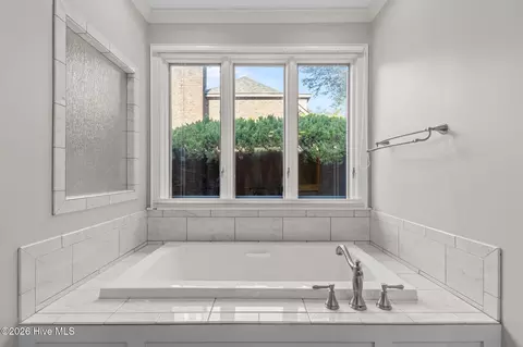 Bath - 4 Chalford Pl, Pinehurst, NC 28374 photo 2 of 4