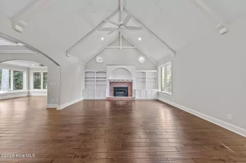 Living - 4 Chalford Pl, Pinehurst, NC 28374 photo 2 of 6