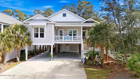 214 NE 35th St, Oak Island, NC 28465