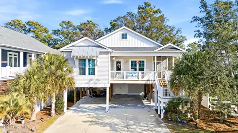 214 NE 35th St, Oak Island, NC 28465