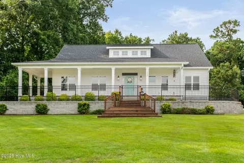 1406 Kings Landing Rd, Hampstead, NC 28443