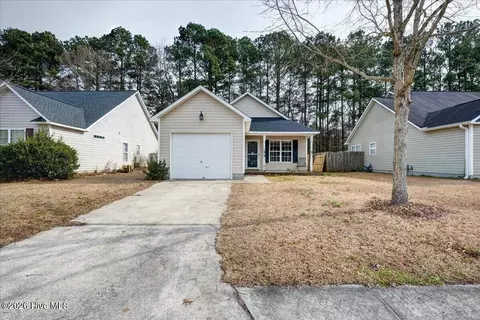 4629 Rainmaker Dr, New Bern, NC 28562