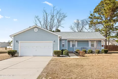109 Lawndale Ln, Sneads Ferry, NC 28460