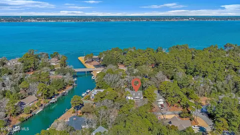 104 Elm Ct, Pine Knoll Shores, NC 28512