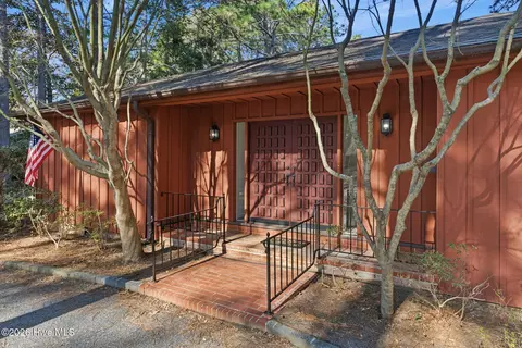 140 Duffers Ln, Southern Pines, NC 28387