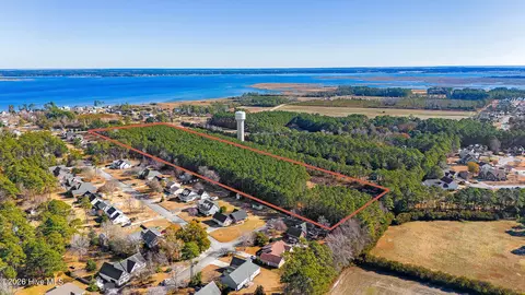 1555 Country Club Rd, Morehead City, NC 28557