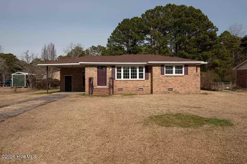 1380 Lake Cole Rd, Midway Park, NC 28544