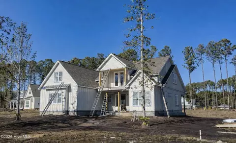 1061 Crown Pointe Dr, Hampstead, NC 28443