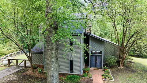 127 Hampton Dr, Washington, NC 27889