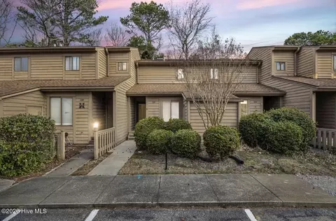 229 Saint Luke Ct, Wilmington, NC 28409