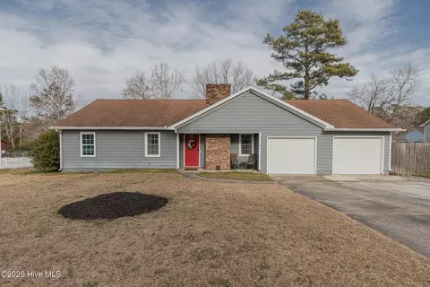 2206 Bridle Trl, Midway Park, NC 28544