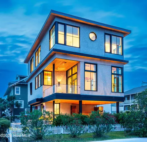 4 W Atlanta St, Wrightsville Beach, NC 28480