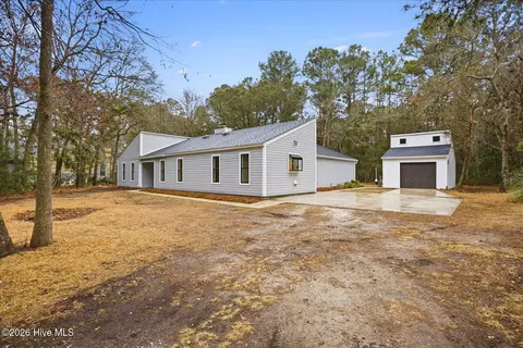 214 Shore Point Dr, Wilmington, NC 28411