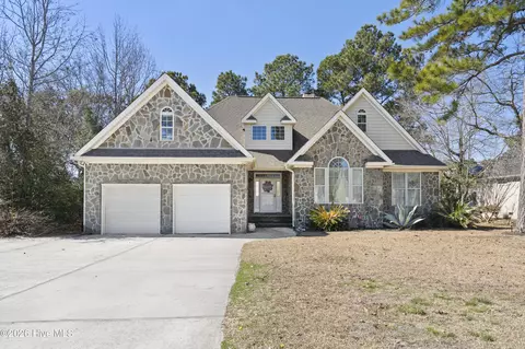 205 Port Side Dr, Sneads Ferry, NC 28460