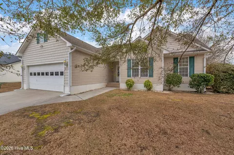 317 Whirlaway Blvd, Sneads Ferry, NC 28460