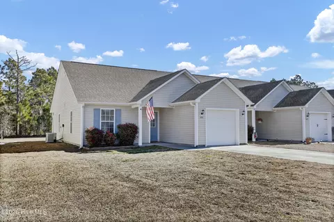 185 Pine Hollow Rd, Holly Ridge, NC 28445